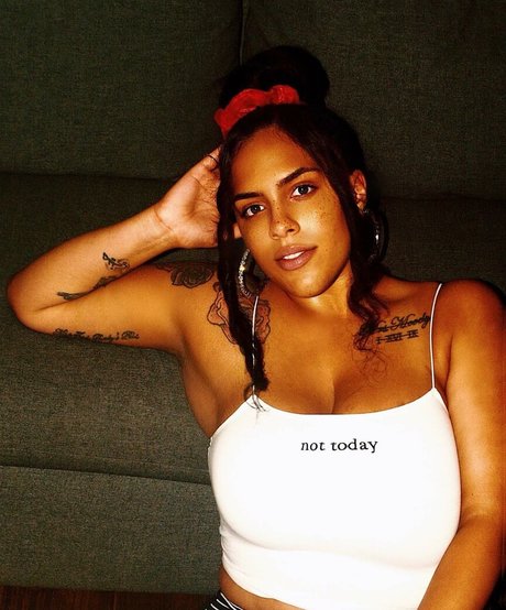 Brasi Quinzel nude model galleries