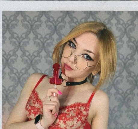 Roxy Loov pornstar exclusive photos