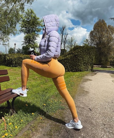 Noele Natalia sexy actress image