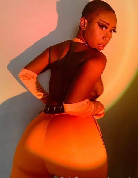 tae noire star adult images