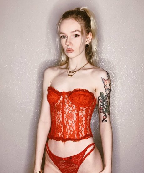 queengem__ naked star pics