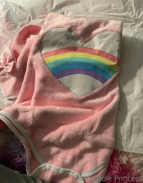 leahsprettyfeet beautiful model image