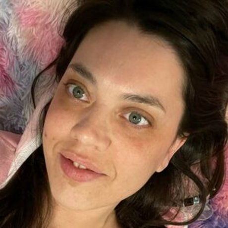 leahsprettyfeet high quality actress img