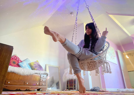 leahsprettyfeet free actress galleries