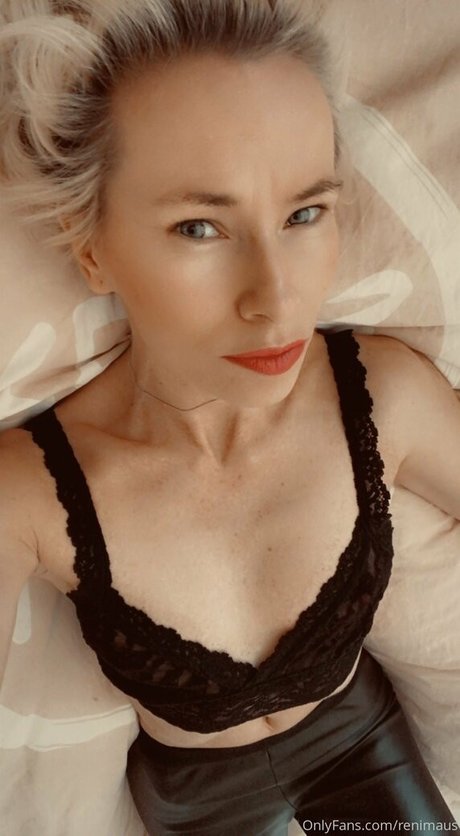 loveislove01 star erotic photo