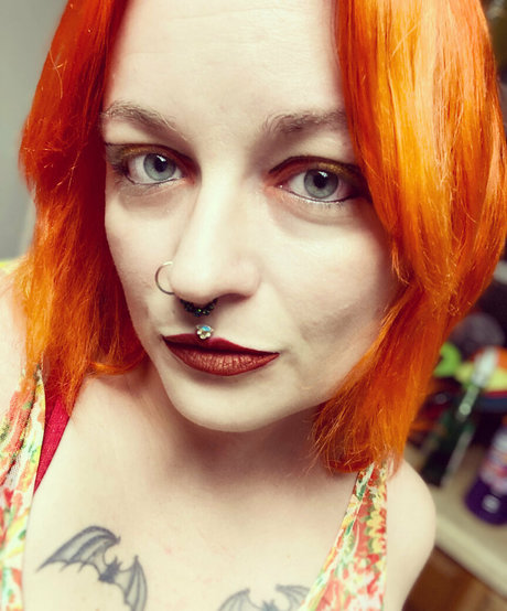 busty mom onlyfans hot sexy pic