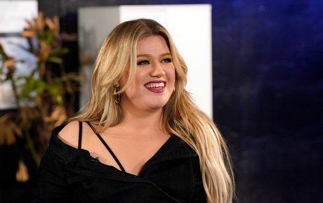 Kelly Clarkson pornstar perfect galleries