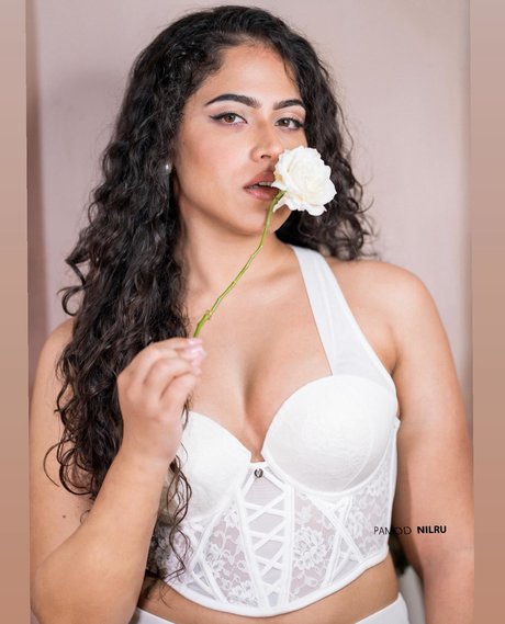 Sandani Fernando star nudes images