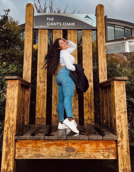 Sandani Fernando high quality actress archive