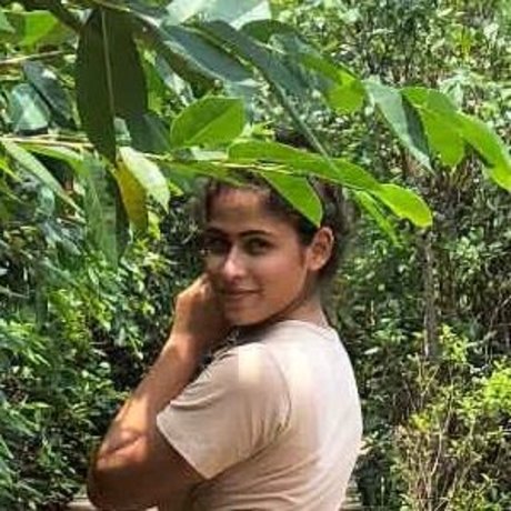 Sandani Fernando high quality actress picture