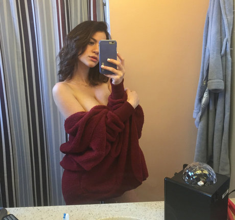 Shaninibby sexy actress image