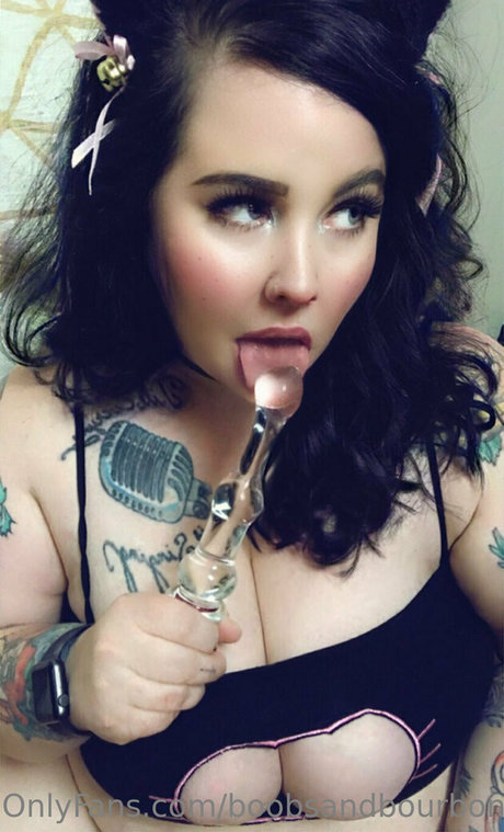 boobsandbourbonfree nudes star pics