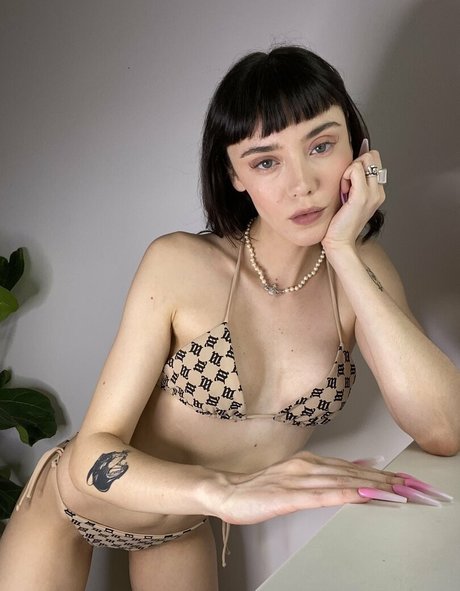 Catherineknight naked model galleries