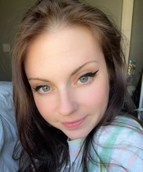 MudslinginTrainwreckVIP naked actress pics