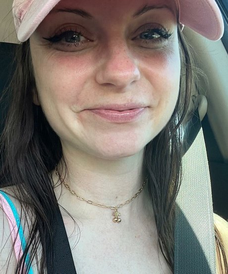 MudslinginTrainwreckVIP model naked pic