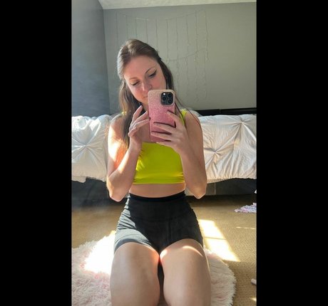 MudslinginTrainwreckVIP nude star picture