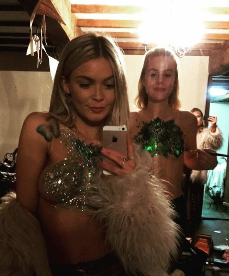 Charlotte Summers model top img