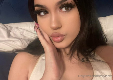 itsazaleaxo hd model img