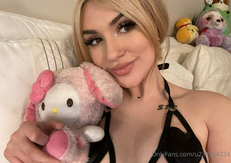 itsazaleaxo pornographic model archive