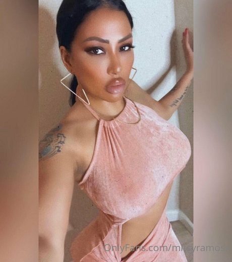 mitsyramosx sex model photo