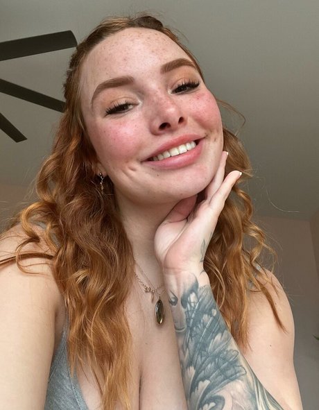 tiny onlyfans xxx image