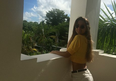 Nina Joy pretty pornstar pic