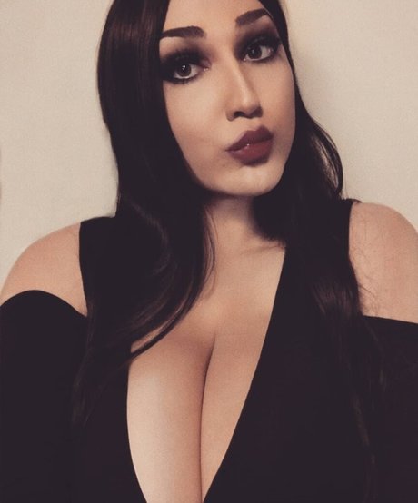 ThighHiBby model beautiful image