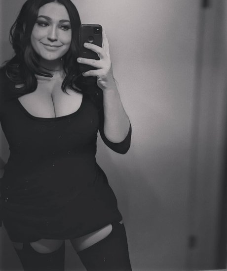 ThighHiBby model sex pic