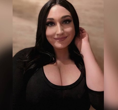 ThighHiBby model naked pictures