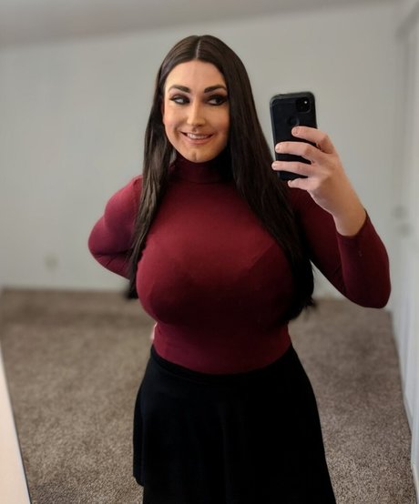 ThighHiBby model sexy photos