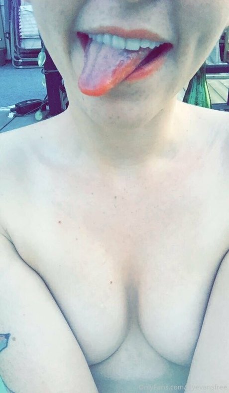 lilyevansfree model adult pics