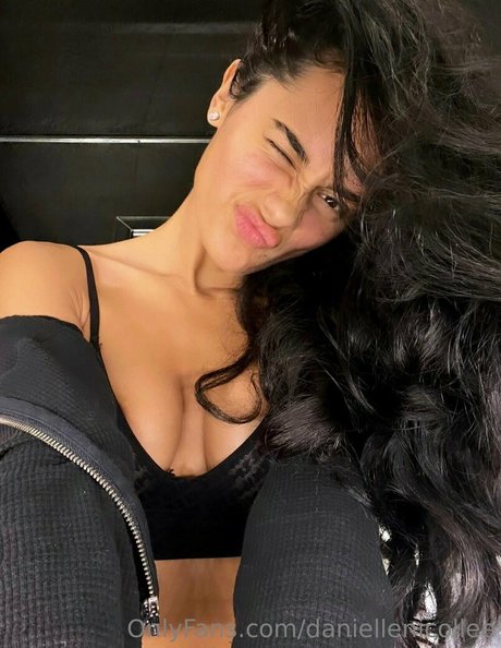 daniellenicollee beautiful actress images