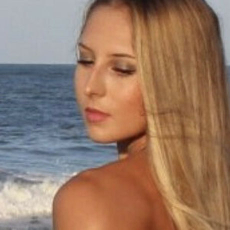 Kelly Young erotic model img