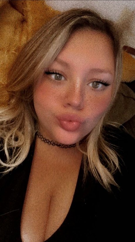 FefeCoco star naked pics