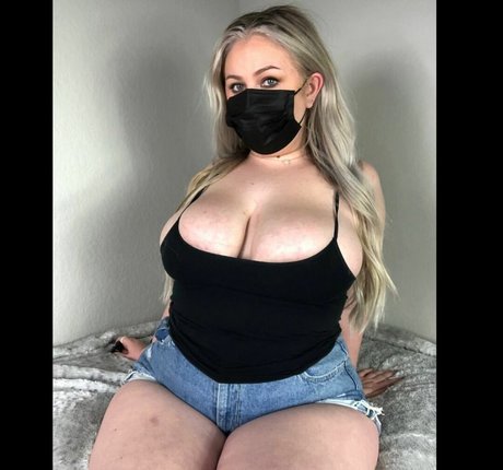 Bailey Bee high quality star pic