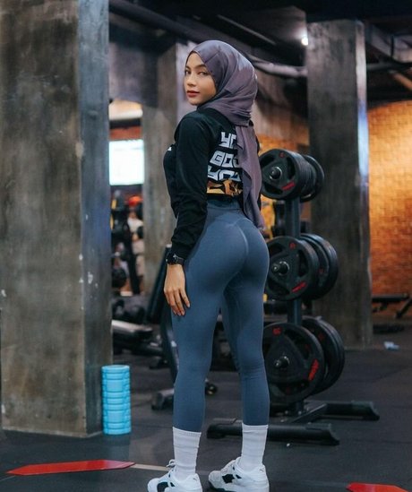 oklinfia porn actress photo