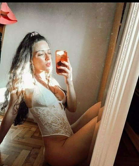 female influencer onlyfans pretty images