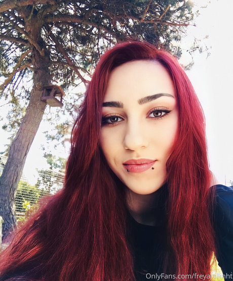 freyanillinht naked model archive