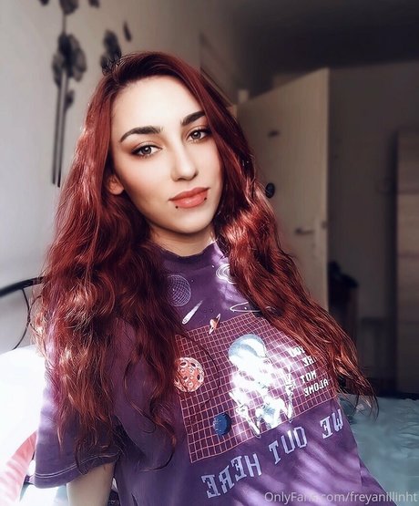 freyanillinht porn model photo