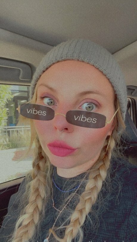 leeloo luv model sexy photos