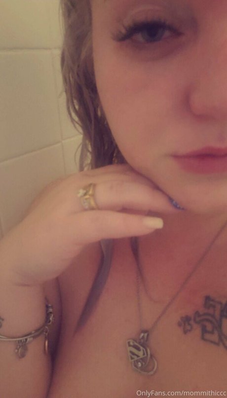 mommithiccc sexy actress images