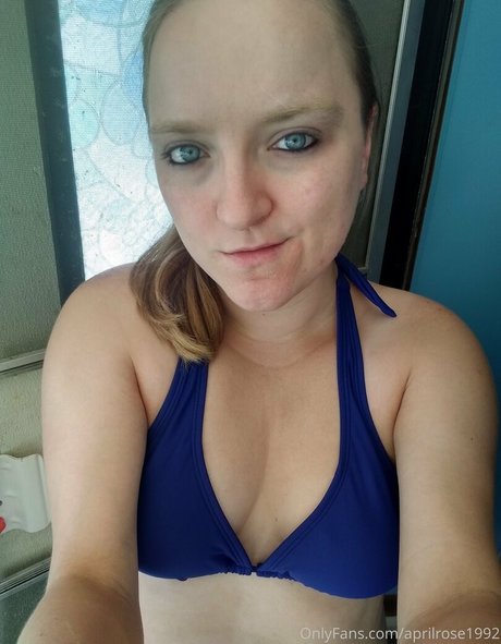 aprilrose1992 model top pic