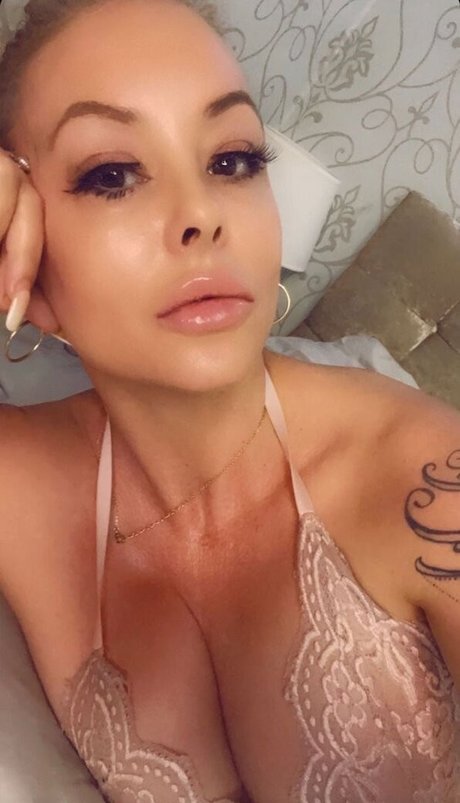 Sky Taylor nice model gallery