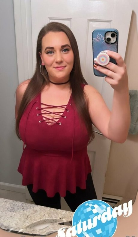 Bustybae95 hot actress images