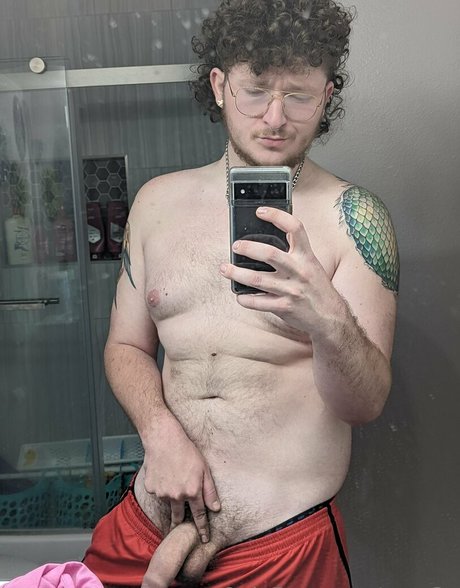 grav3y nude actress photo