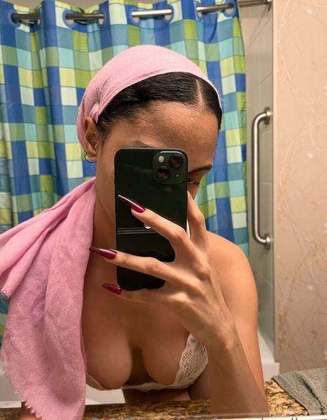 latina shemale onlyfans pretty image