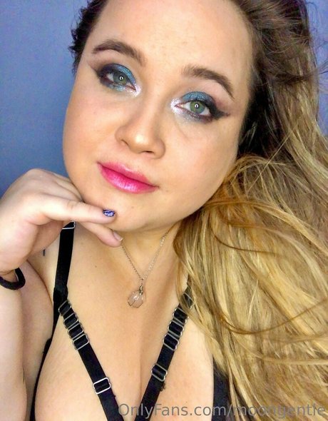moongentle pornographic actress pic