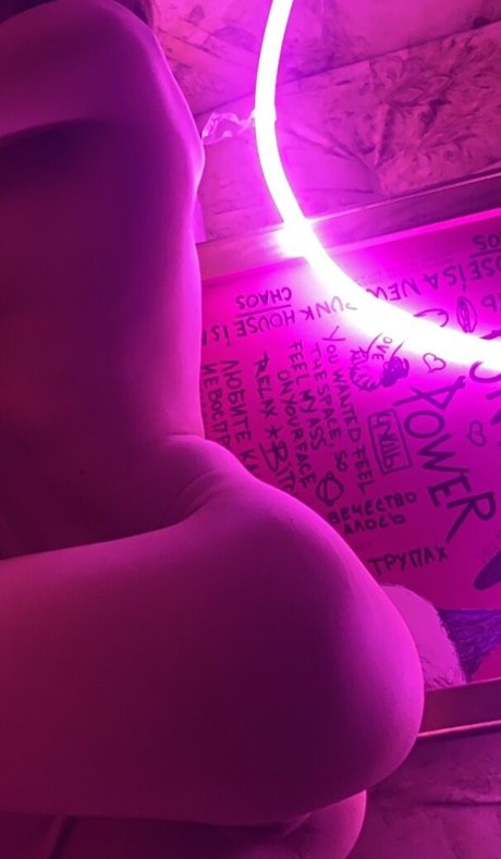 onlysukiclub free model top image