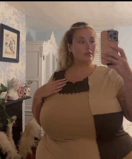 juiceefruitee pornstar beautiful photo