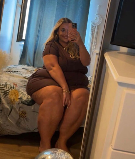 juiceefruitee model adult pics